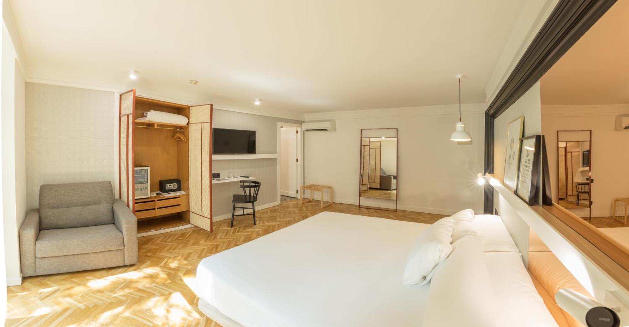 Chambre Double Supérieure (2 Adultes + 1 Enfant)